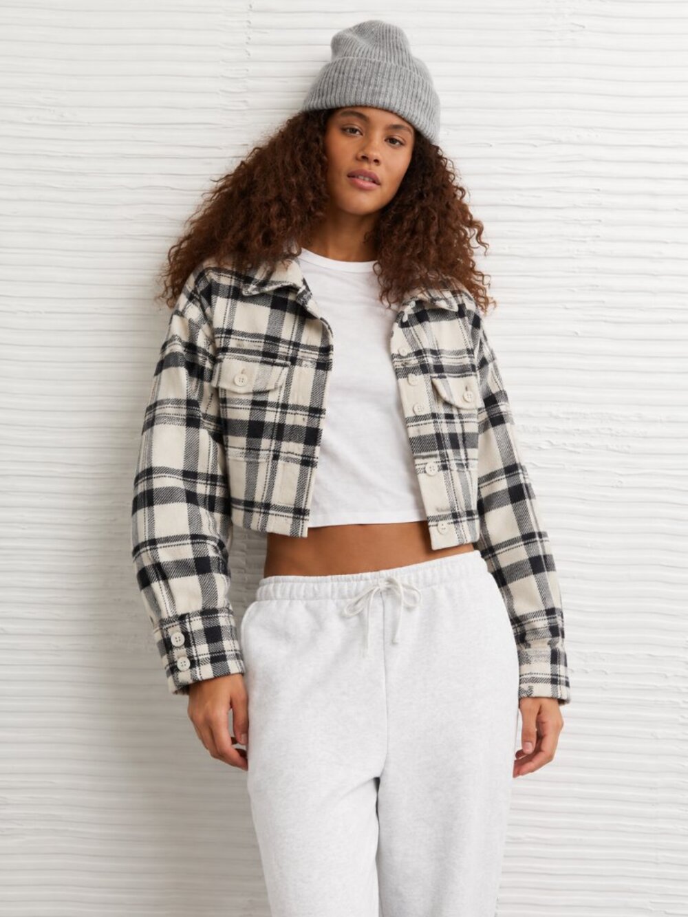 American Eagle Cropped Plaid Flannel Shirt Cream Black Button Up Size Small